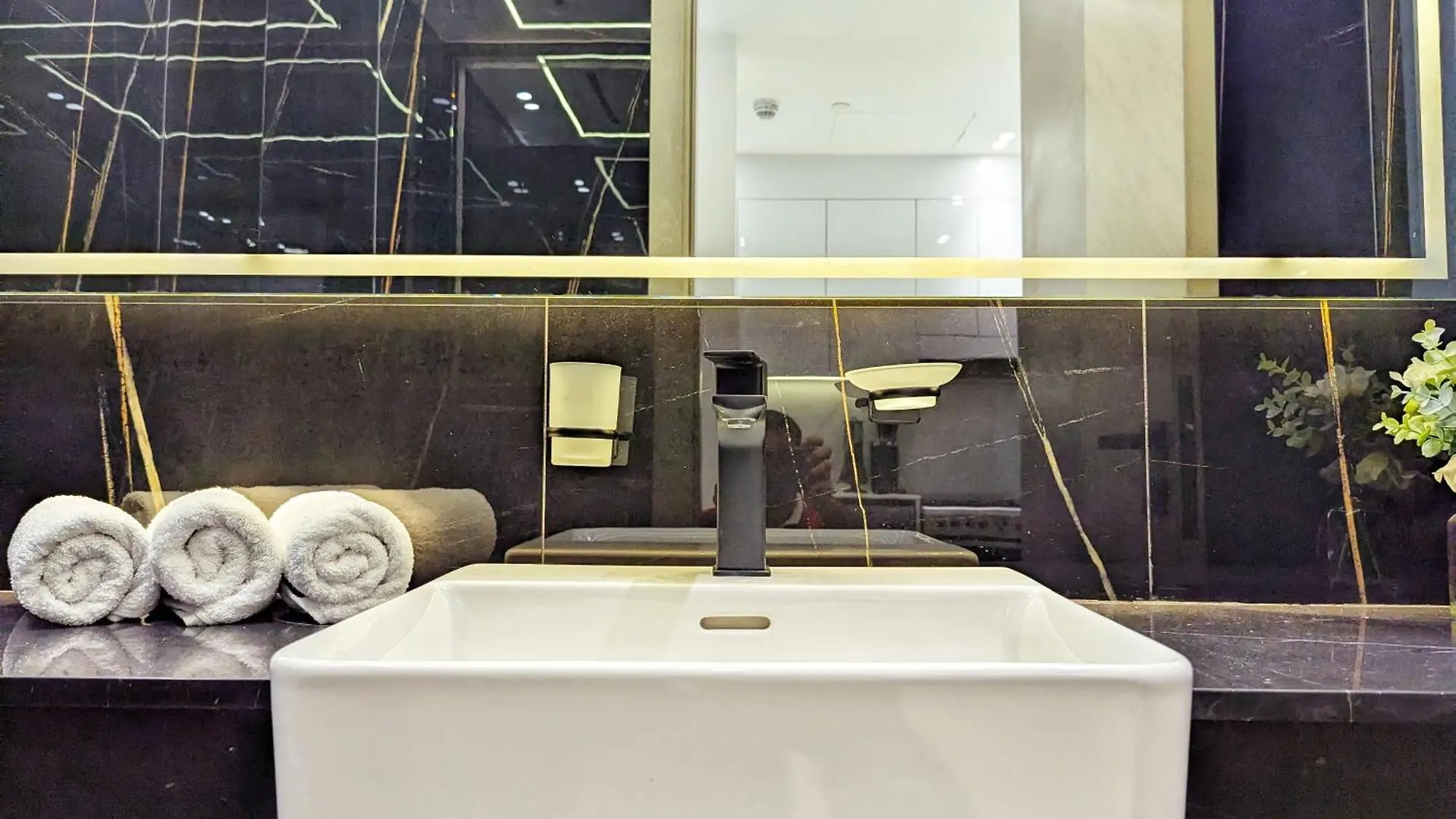Nova Haven Retreat, Luxury Fully Furnished 1Bhk In Jvc, Dubai Short Drive To Jbr And Dubai Marina Apartment