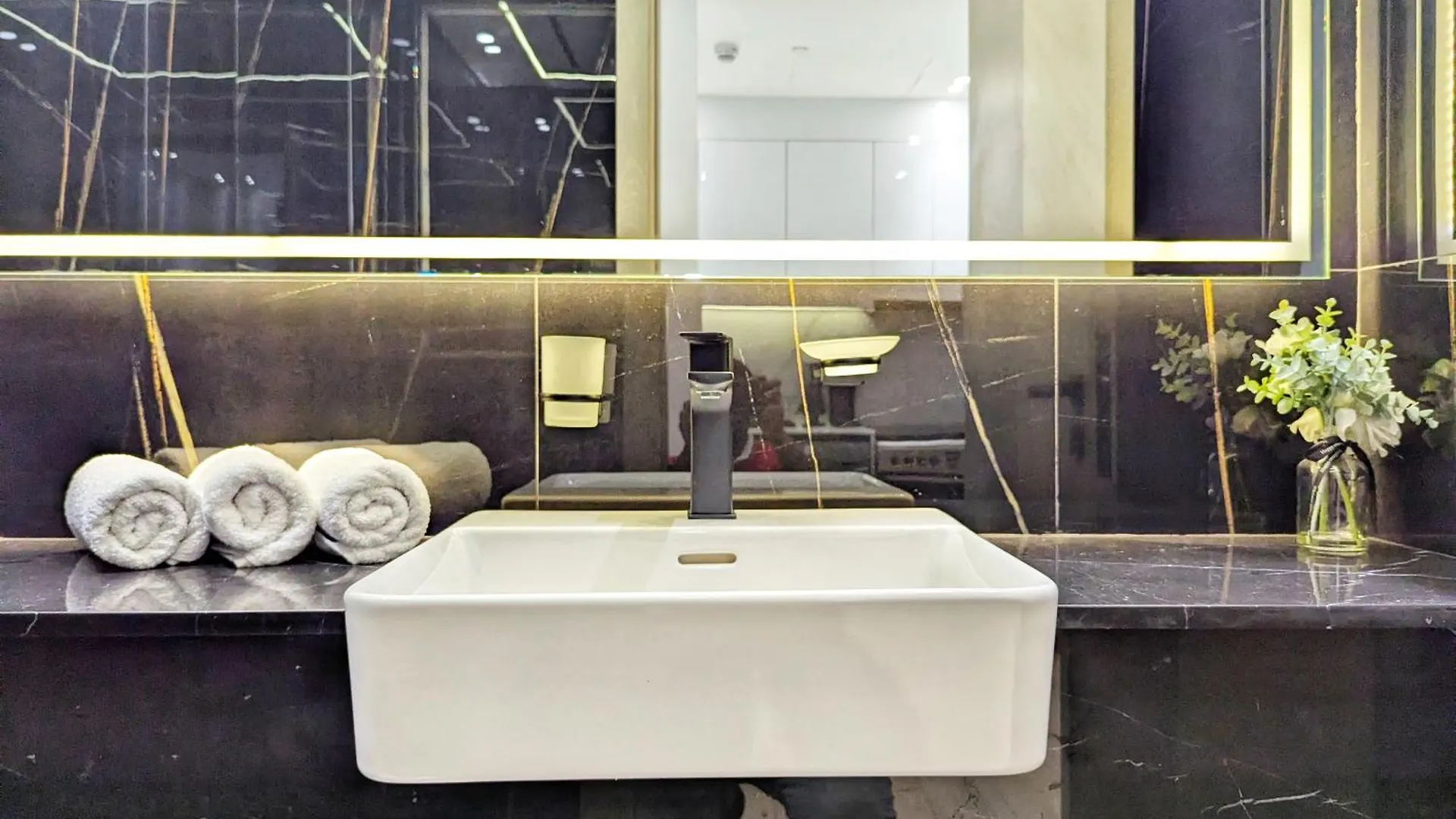 Nova Haven Retreat, Luxury Fully Furnished 1Bhk In Jvc, Dubai Short Drive To Jbr And Dubai Marina Apartment